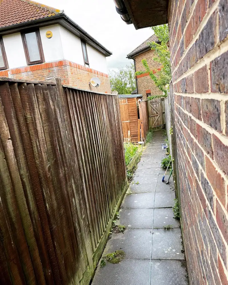 Replacing close-board fencing, Burgess Hill (photo 1 of 2)